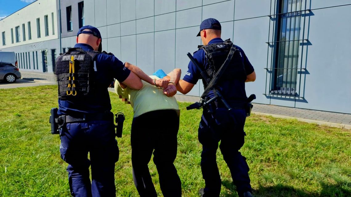 Zaatakował dwie osoby i żądał pieniędzy. Grozi mu do 20 lat więzienia