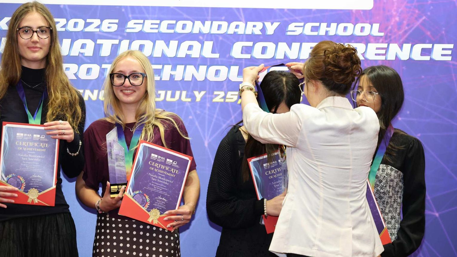 Zabrały poloneza do Hongkongu. Jak gdyńskie licealistki podbiły konferencję UNESCO