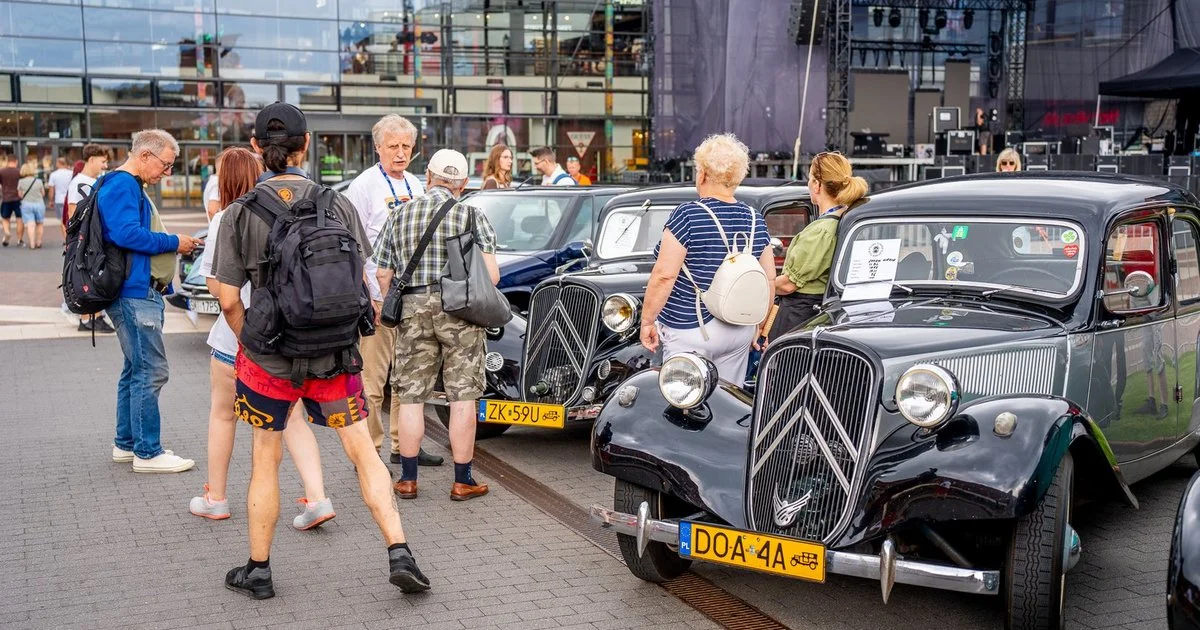 Zabytkowe Citroeny w Manufakturze. Zobacz sam!