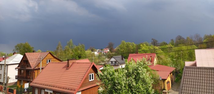 Zachodni wiatr przyniesie zachmurzenie i przelotne opady deszczu