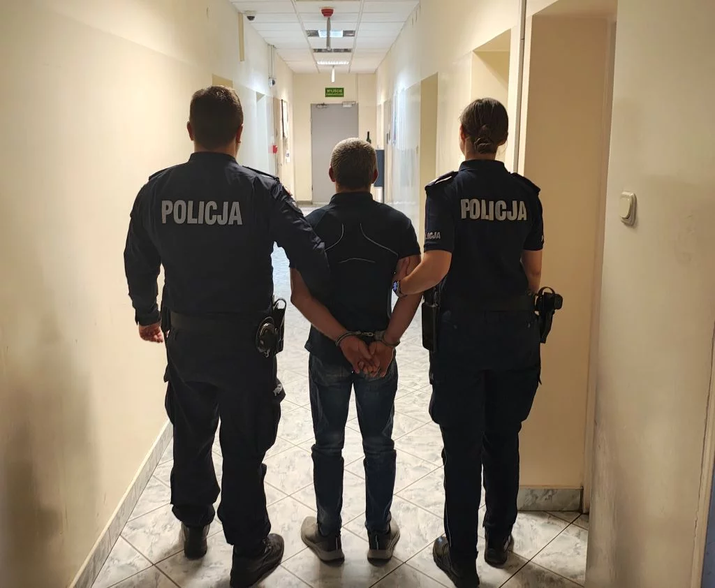 Zaczepiał przechodniów w centrum Łowicza. Interwencja miała nieoczekiwany finał