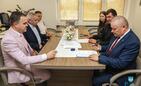 Zaczyna się rekonstrukcja zabytkowej wiaty i wrót do tunelu kolejowego w Szklarach