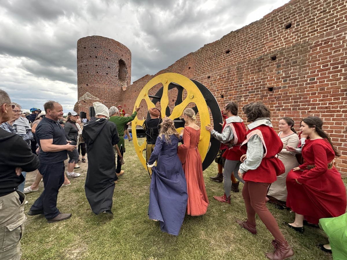 Zamkowa wieża otwarta. Historia Koła widziana z góry