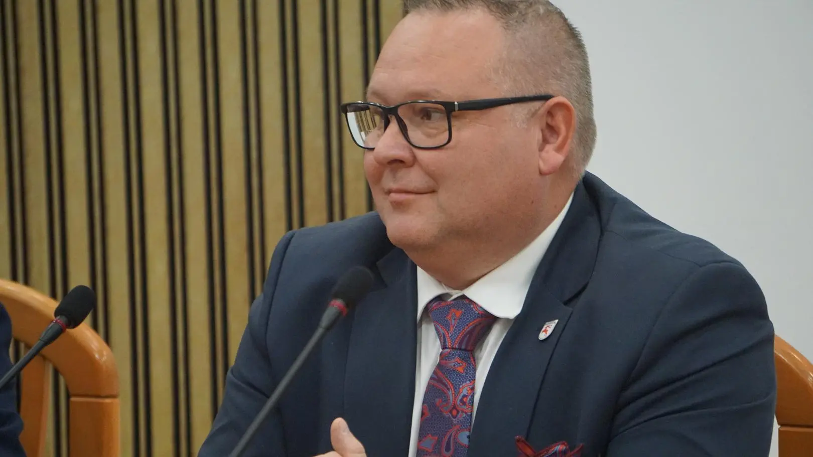 Zastąpił byłego posła, starostą jest od grudnia, już dostał podwyżkę