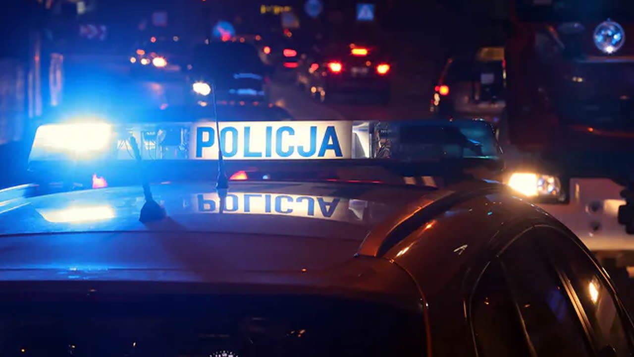 Zauważył zniszczone volvo i ruszył w pościg. Kierowca miał ponad 2 promile