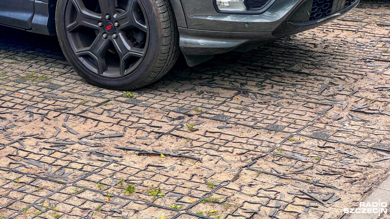 Zdeformowana nawierzchnia na parkingu przy Głębokim