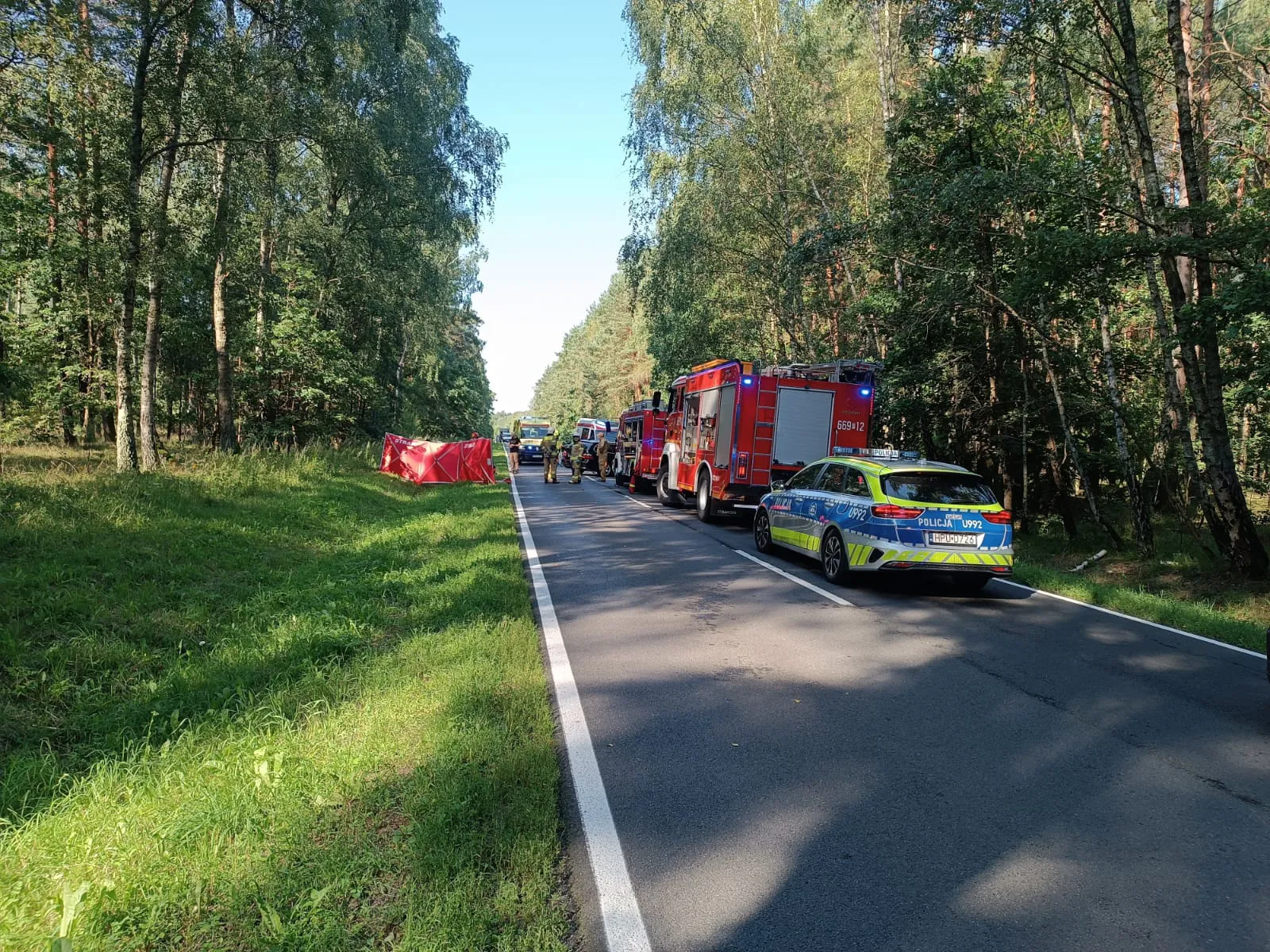 Zderzenie czołowe na DW 188. Droga między Żeleźnicą a Krajenką całkowicie zablokowana