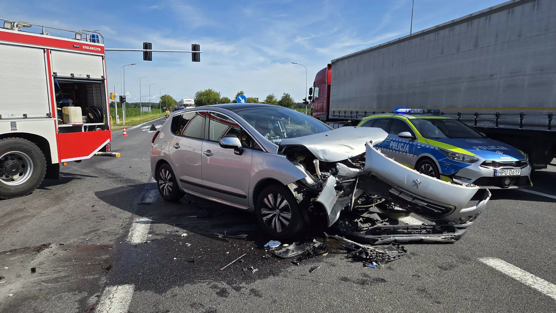 Zderzenie dwóch pojazdów na DK-11 w Budzyniu. Jedna osoba w szpitalu