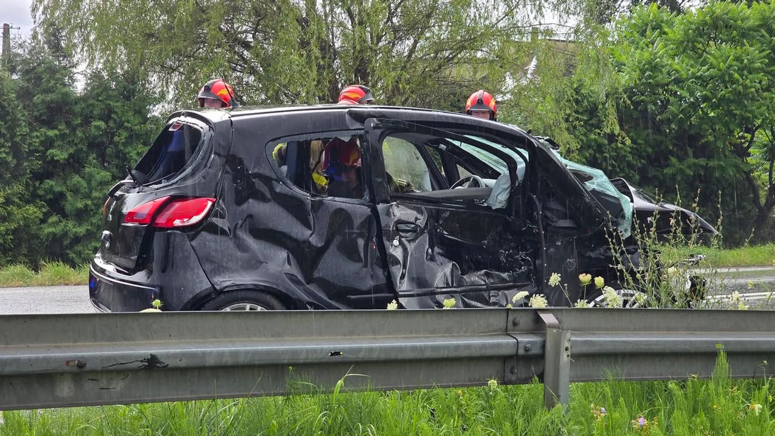 Zderzenie dwóch samochodów w Trzcinicy na DK28