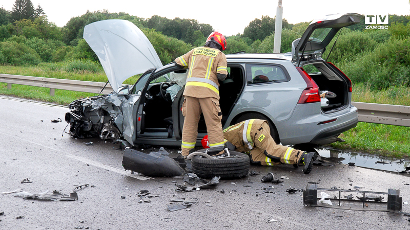 Zderzenie mercedesa z volvo na Lipskiej