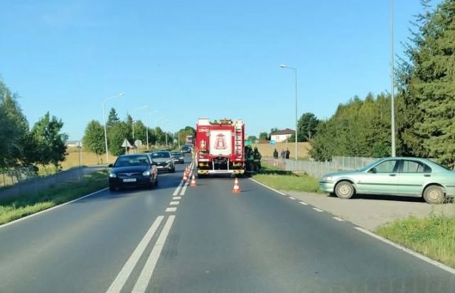 Zderzenie osobówki z ciężarówką na drodze wojewódzkiej nr 747. Jedna osoba poszkodowana