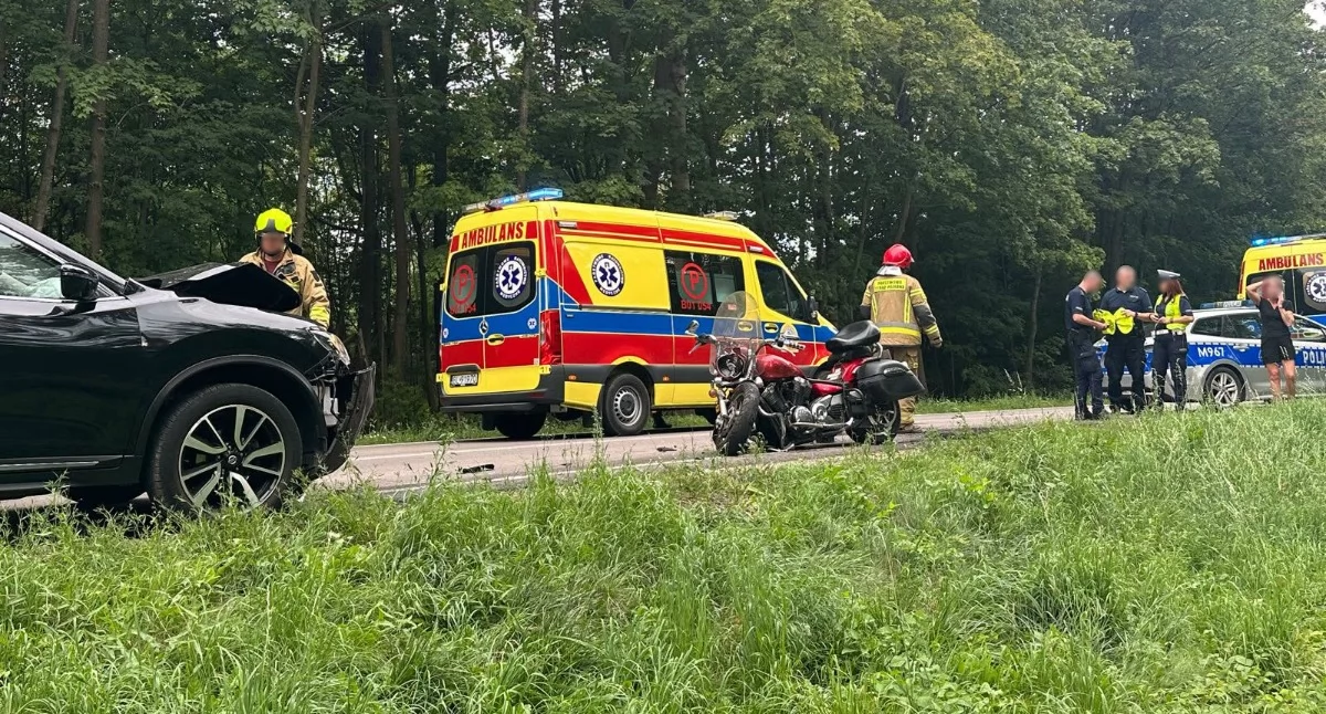Zderzenie samochodu z motocyklem na trasie Wysokie Mazowieckie – Szepietowo