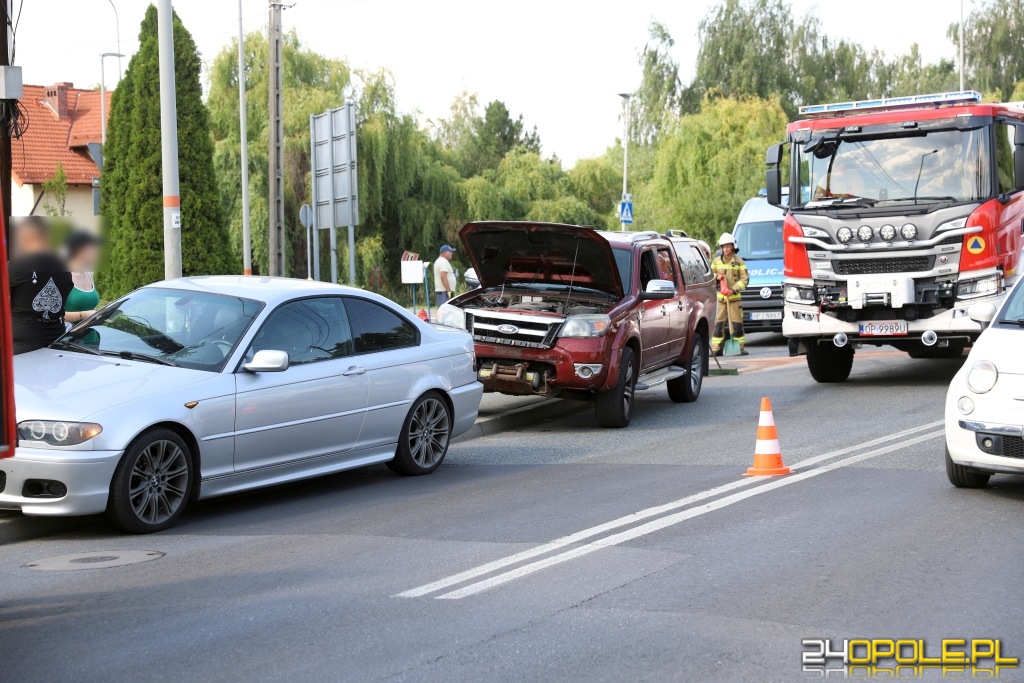 Zderzenie trzech pojazdów w Opolu-Chmielowicach