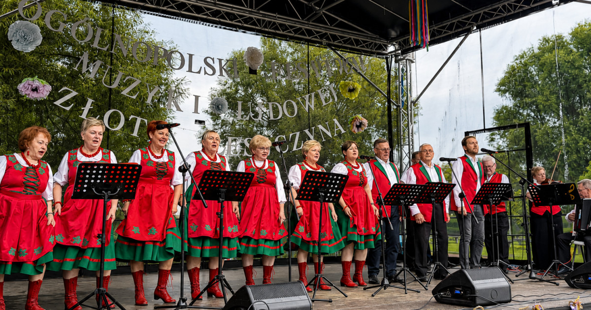 Zespół wokalno-instrumentalny „Retro” triumfuje w Leszczynku