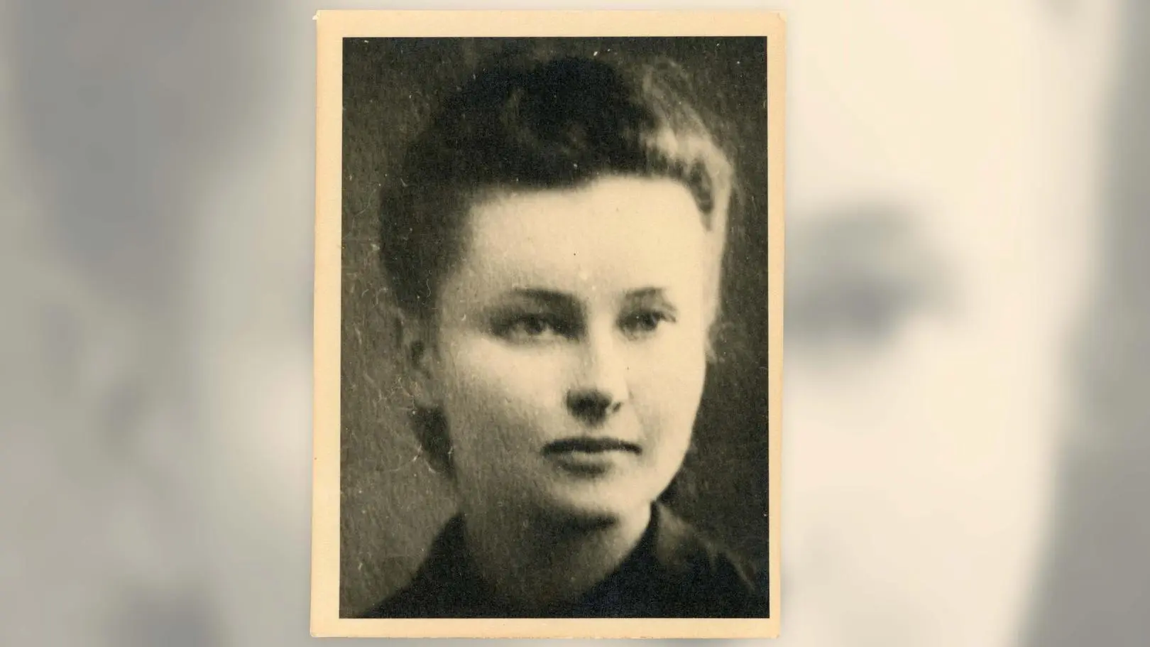 Zginęła, niosąc meldunek. Jej ciało leżało pod gruzami przez siedem lat