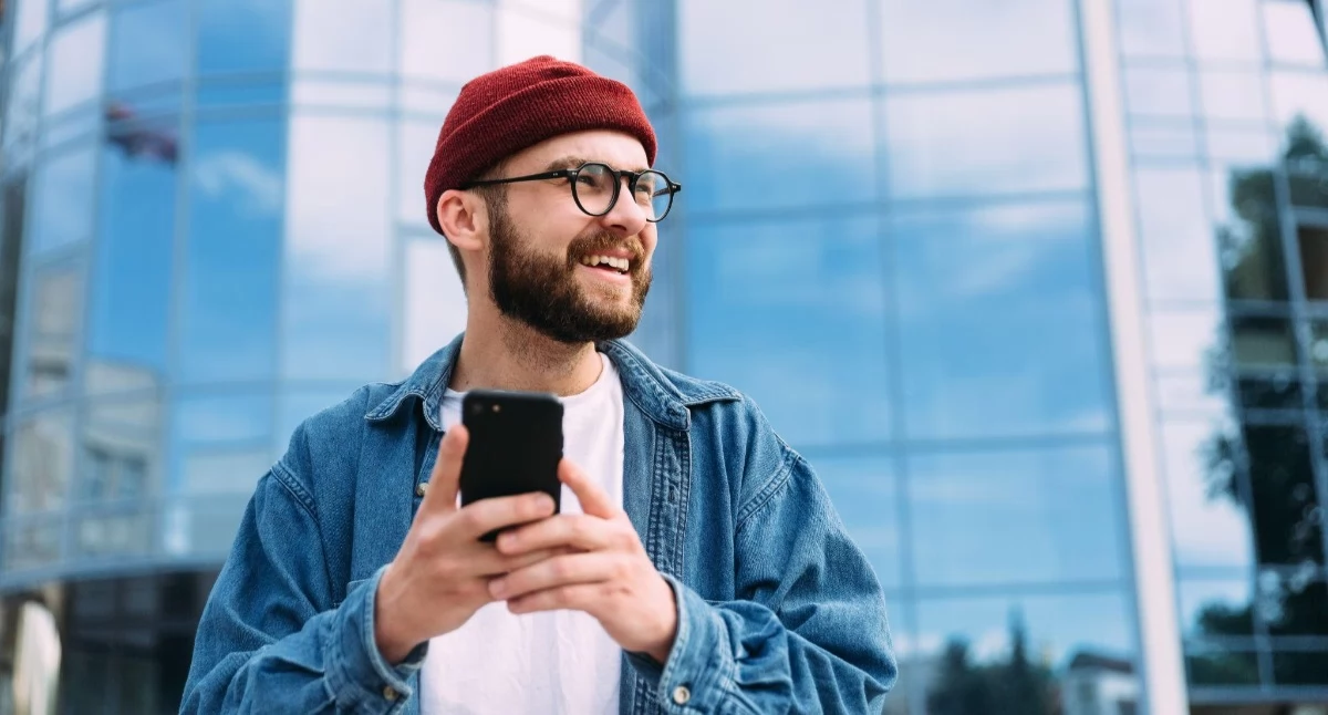 Zgubiłeś tradycyjną kartę SIM? Sprawdź, które telefony z eSIM pozwolą Ci zapomnieć o plastikowych kartach