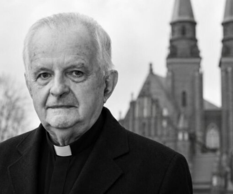 Ks. prałat Jan Stanisławski na tle katedry poznańskiej. O pożegnaniu duchownego przeczytasz na Radioplus.