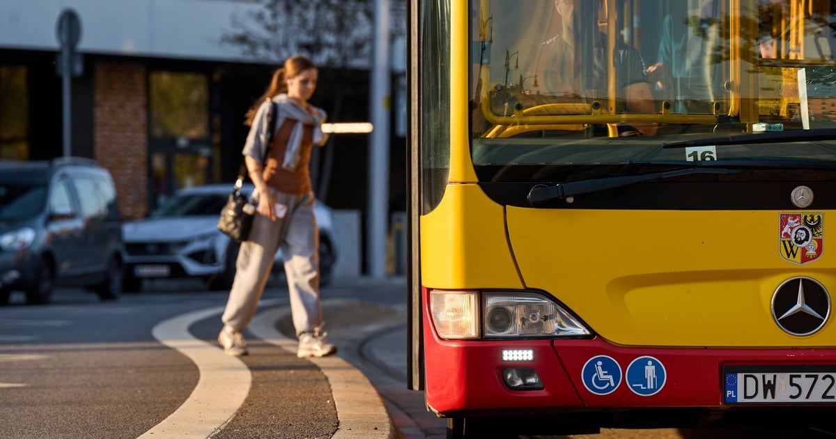 Zmiana nazwy przystanku „Uniwersytet Dolnośląski (DSW)”