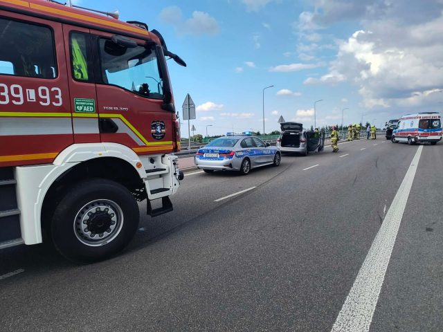 Zmieniał pas jezdni. Doprowadził do zderzenia z BMW i Fordem