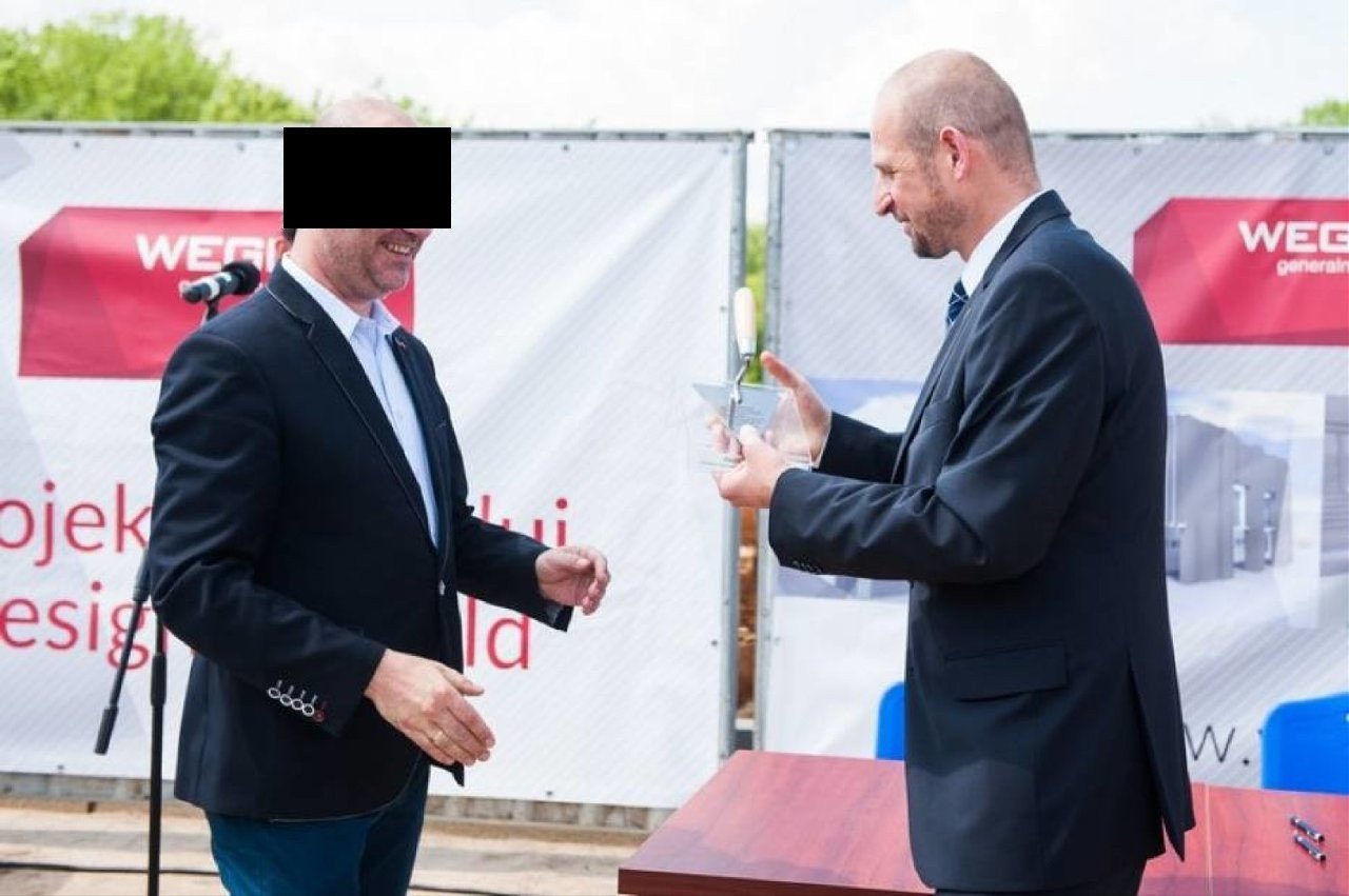 Znęcał się nad żoną, ma prawomocny wyrok. Dostał pracę w Urbisie