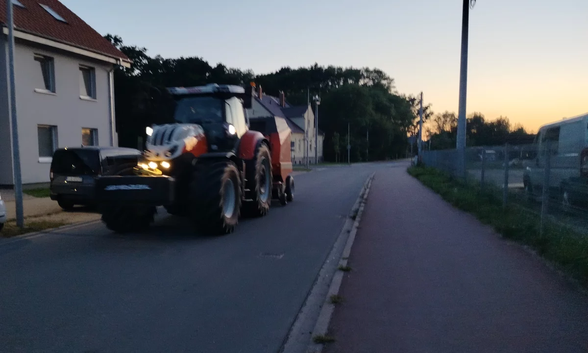 Żniwa trwają nocą. Wicemarszałek apeluje, by nie wzywać policji na rolników
