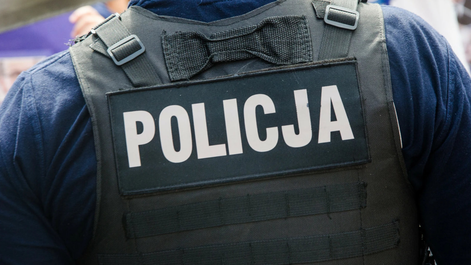 Zostawił narkotyki i… własny dowód osobisty. Policjanci długo go nie szukali