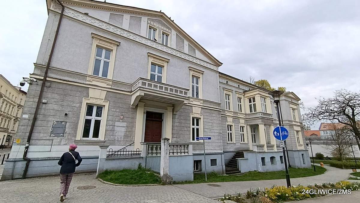 Żuraw wieżowy obok dawnej Szkoły Muzycznej. Wystąpią utrudnienia w ruchu pieszym i rowerowym