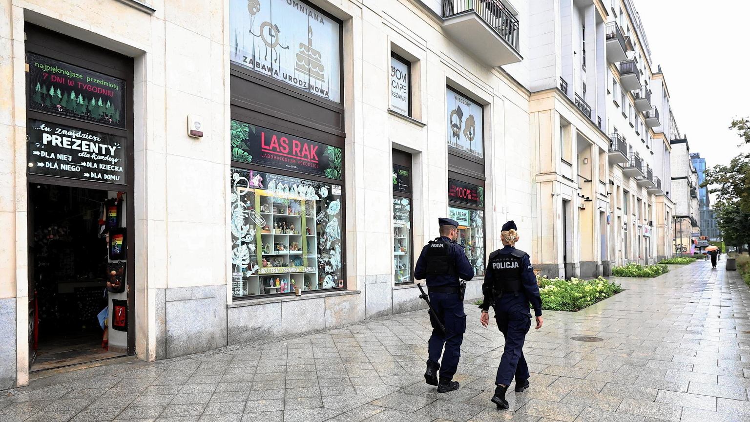 Atak na galerię Las Rąk w Warszawie. Zatrzymany najpierw obejrzał Marsz Pamięci