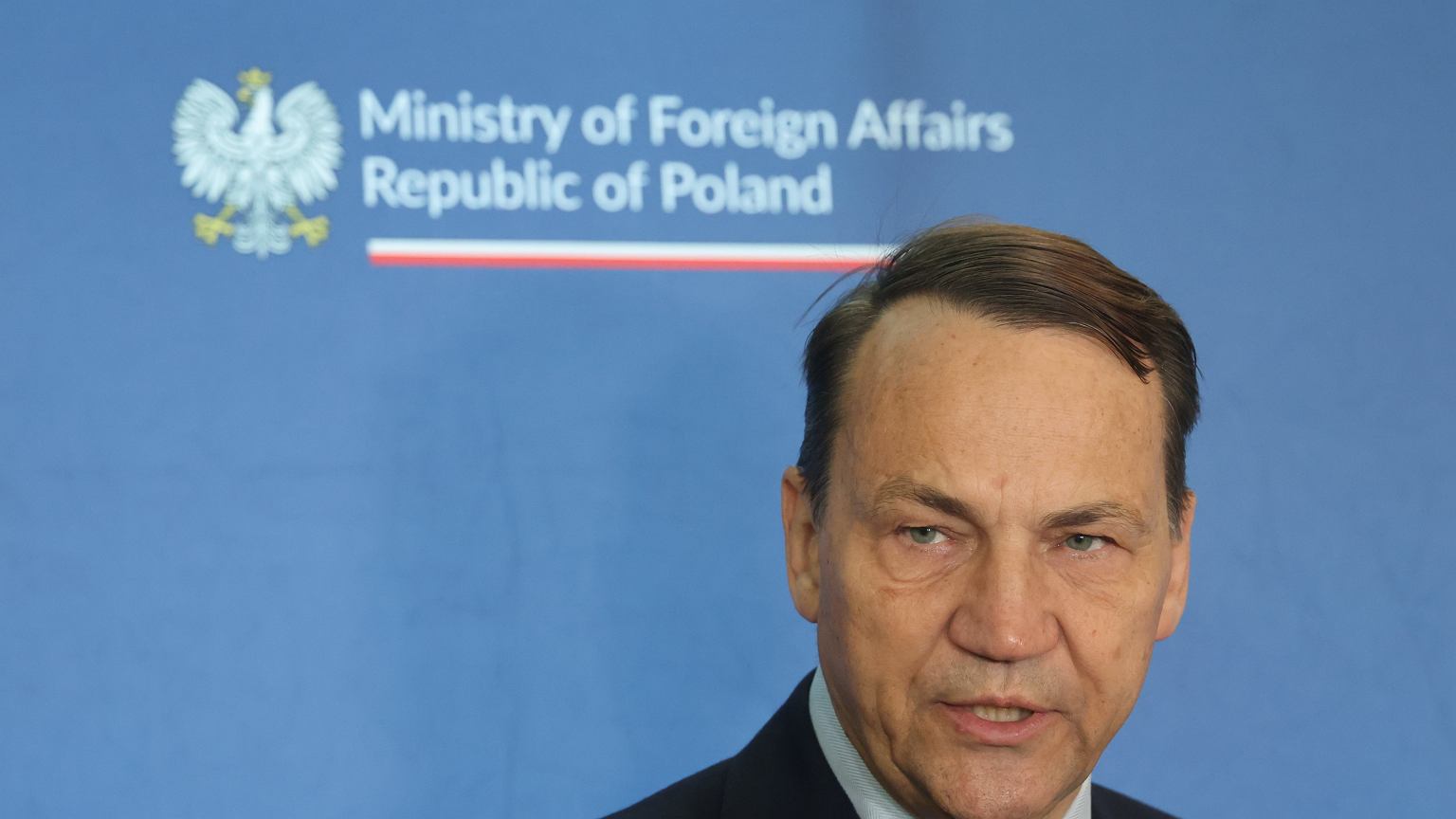 Człowiek Zełenskiego mówił w wywiadzie o Polsce. Chłodna odpowiedź Sikorskiego