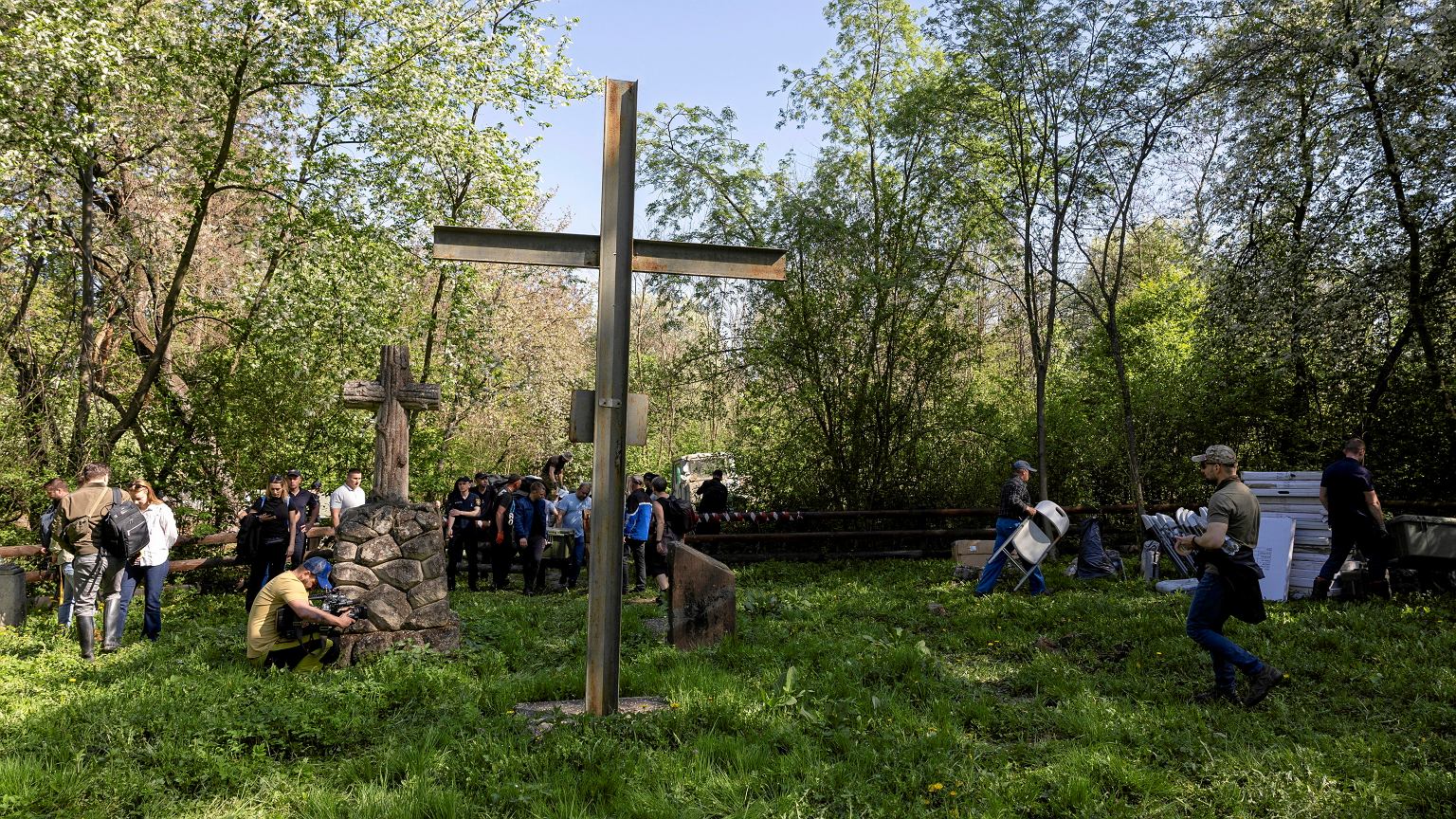 Ekshumacje na Wołyniu. Odkryli szczątki ponad 30 osób. "To po prostu stos ciał".