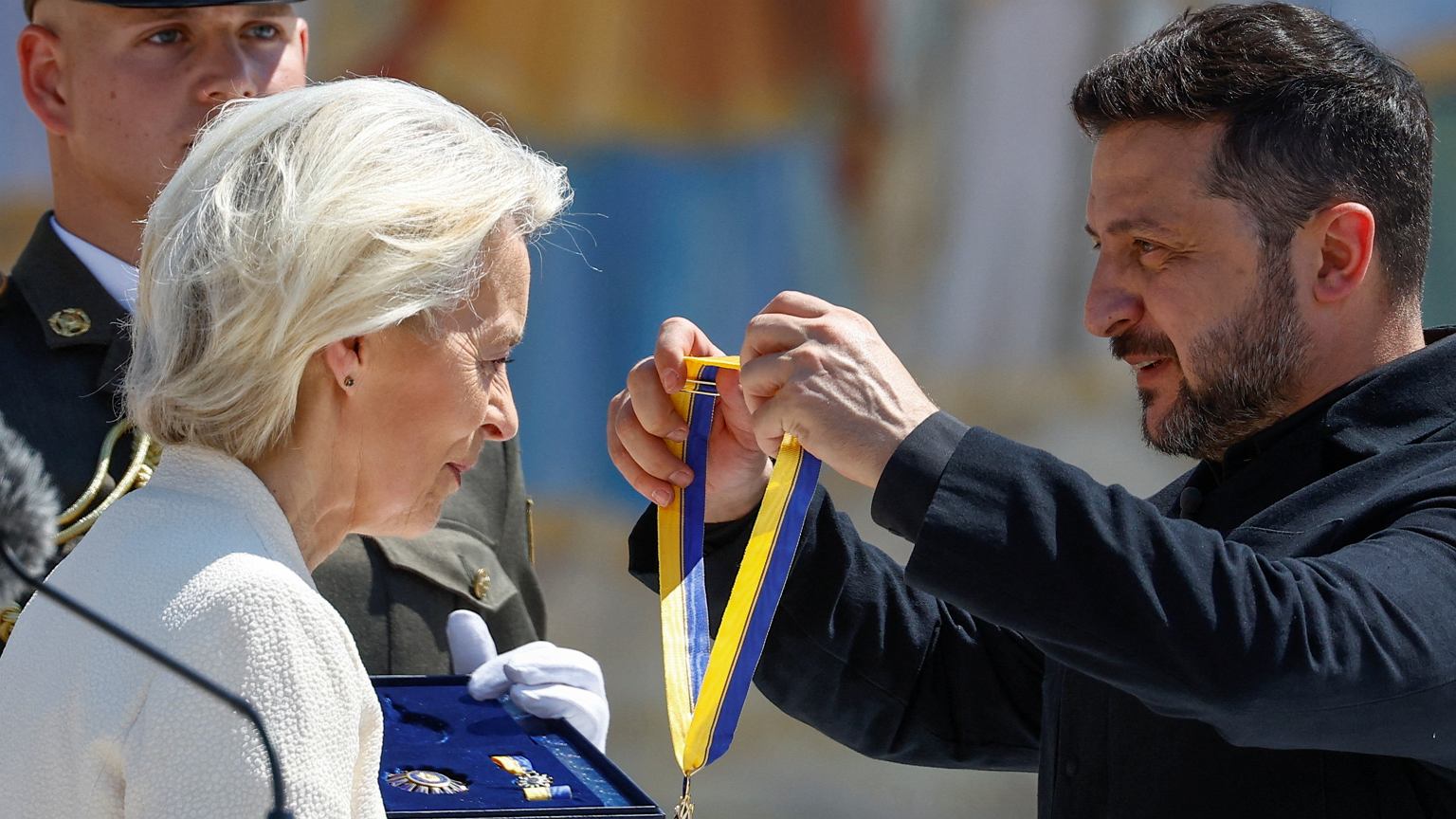 Zełenski dogryzł Nawrockiemu. Dał Ursuli von der Leyen order. Obiecał, że nie odbierze