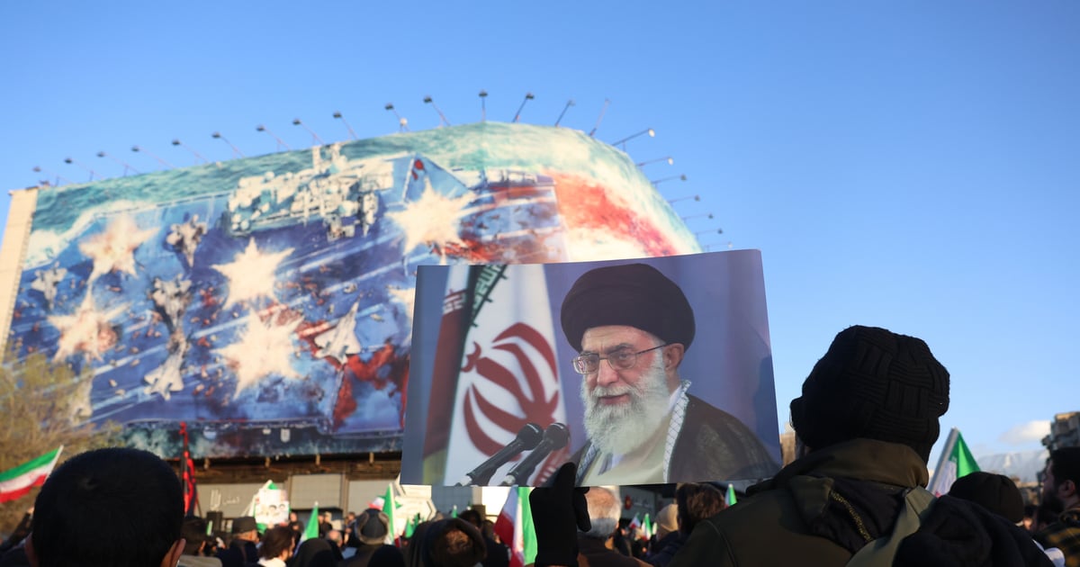 Syn ajatollaha Chameneiego żyje? Według irańskich źródeł ma zastąpić ojca