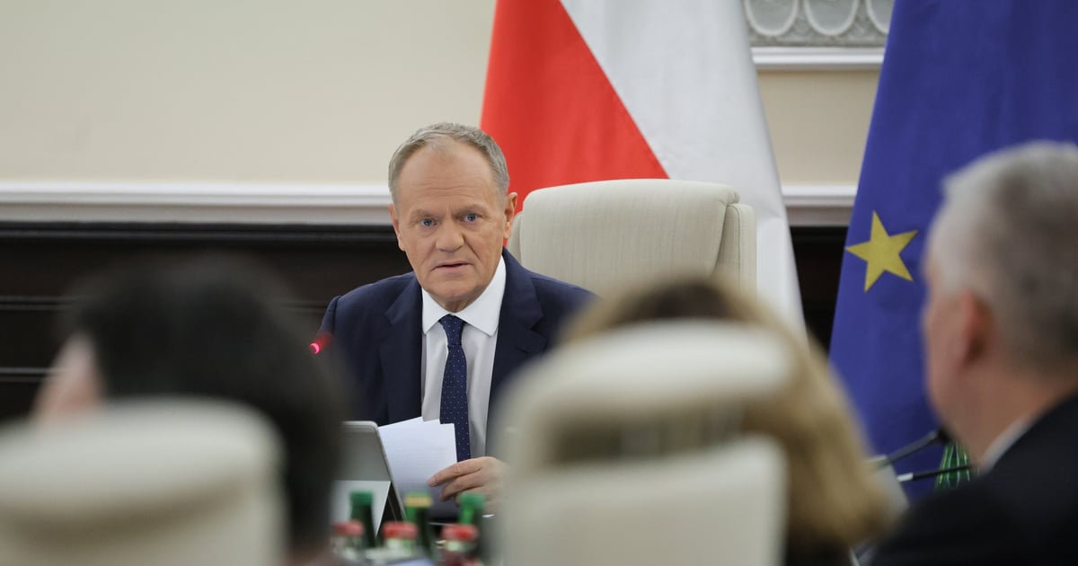 Polacy uwięzieni na lotniskach. Tusk wydał decyzję o lotach rządowych