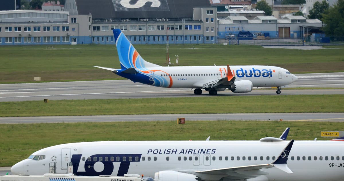 Samolot z Dubaju wreszcie wrócił do Warszawy. Co z kolejnymi pasażerami?