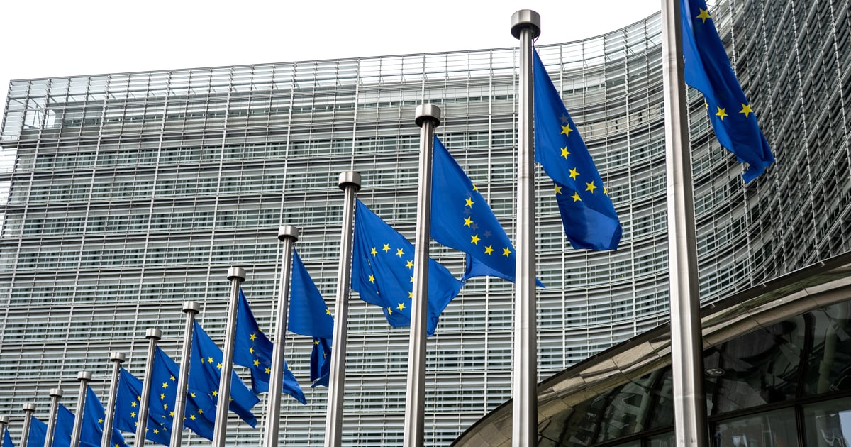 Praca zdalna, wolniejsza jazda i limity cen na stacjach. Komisja Europejska apeluje o oszczędności